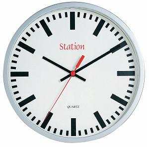 Swiss station wandklok met logo